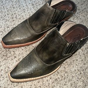 Freebird booties brand new size 7